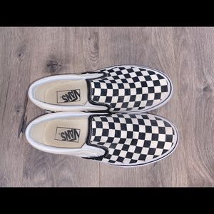 Checkered Vans🤍🖤